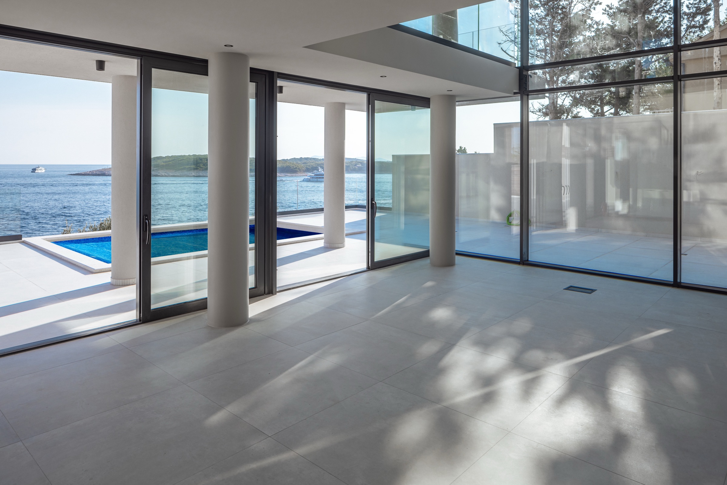 Living level opening onto the pool terrace and the sea