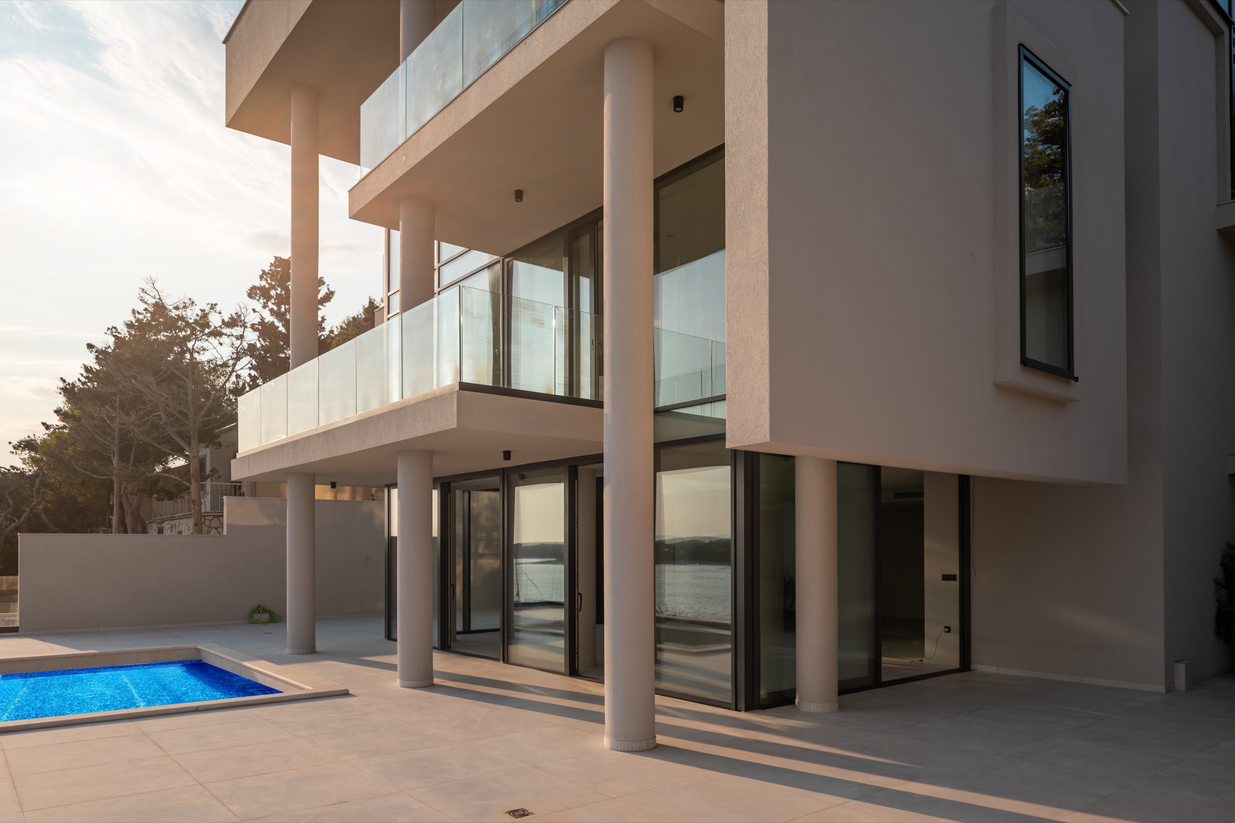 Outdoor pool terrace of Villa Infinity